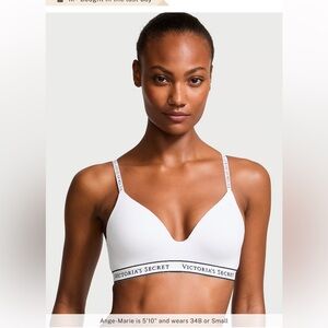 Victoria’s Secrett Lightly Lined Wireless Bra Light Gray 32D